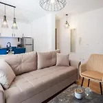 Apartment Noa With Sea View And Private Parking