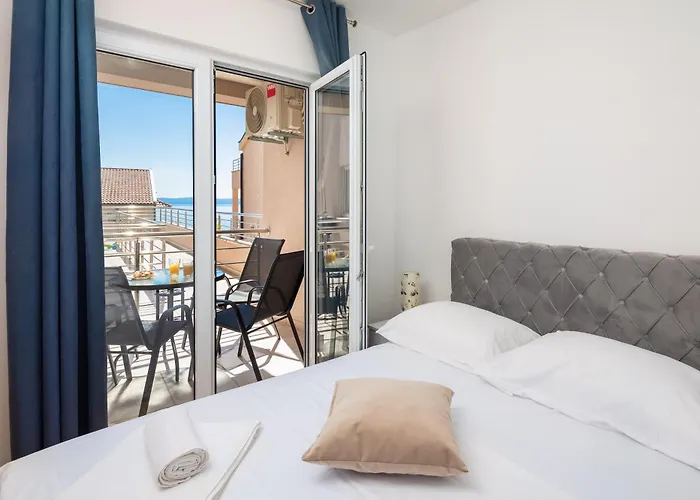 Apartment Noa With Sea View And Private Parking
