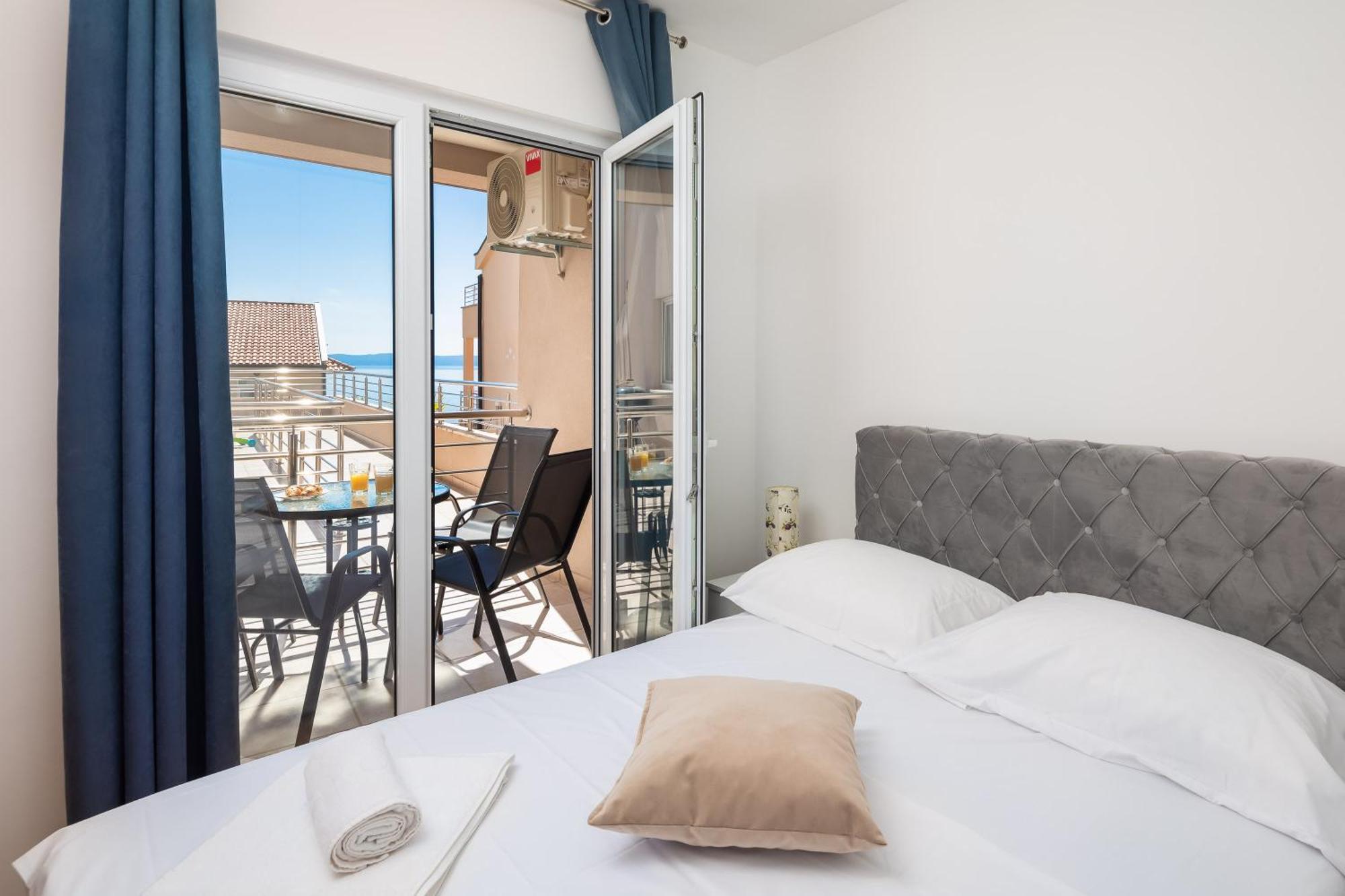 Noa With Sea View And Private Parking Apartment Makarska