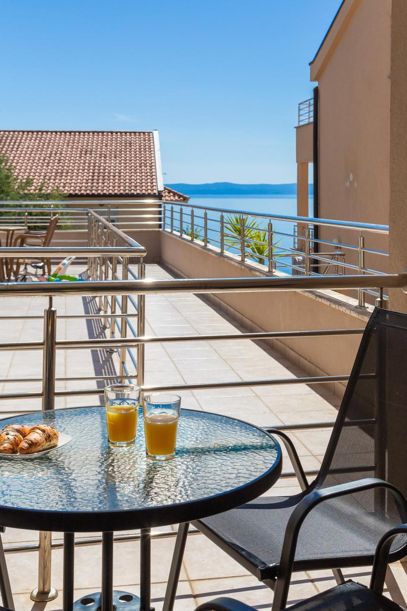 Noa With Sea View And Private Parking Apartment Makarska